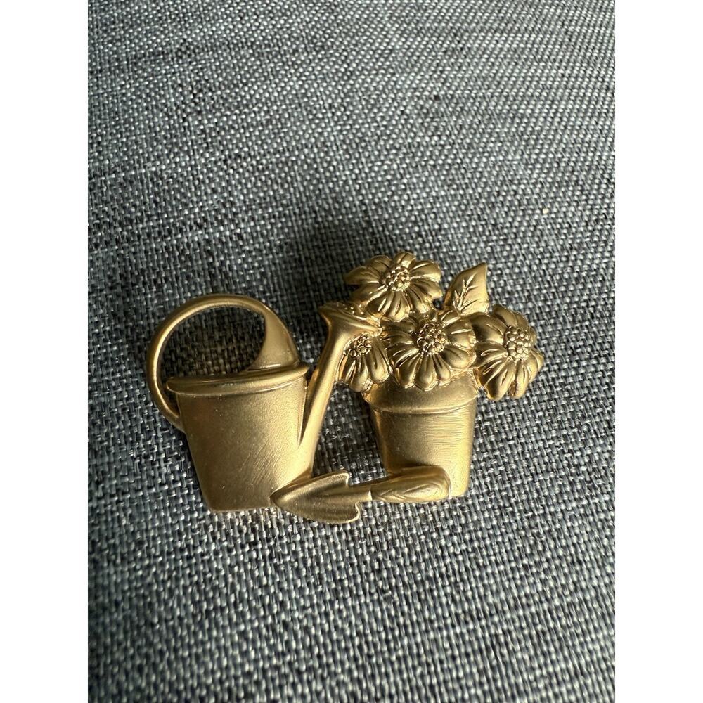 Avon Gardener’s Brooch Pin Brushed Gold Tone Shovel Flower Floral Pots Vintage